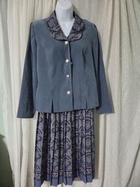 VTG Leslie Fay Blue Jacket with Purple Paisley Pleated Skirt